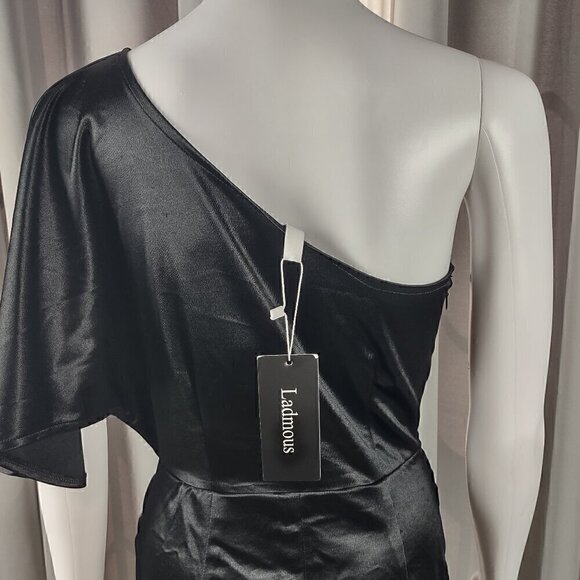 Ladmous Black Off The Shoulder Bat Sleeve Ruched Bodycon Mini Dress Size M (NWT) - Picture 4 of 13